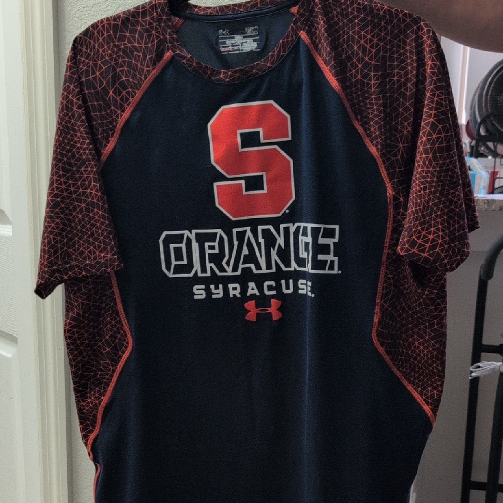 Under Armour Black and Red Short Sleeve Tee